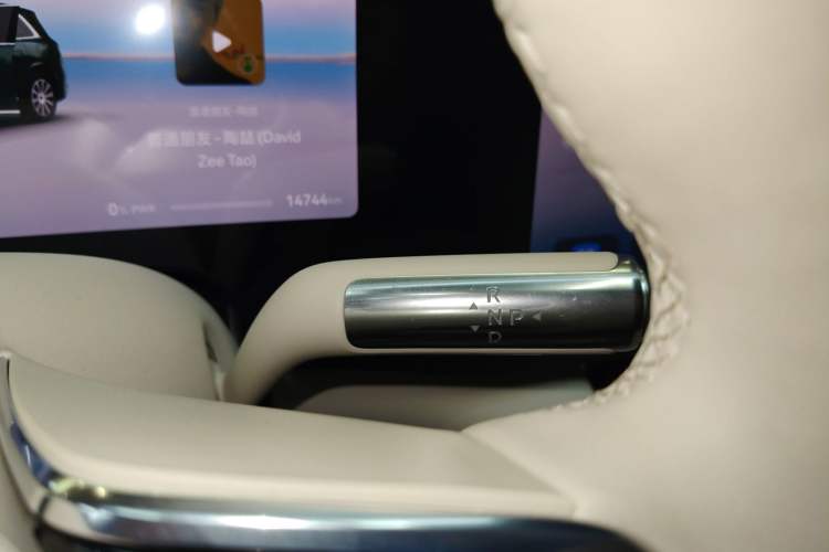 Used Hima AITO M8 2025 Extended-Range Max+ Version 53.4 kWh 5-Seater Edition Gear Lever