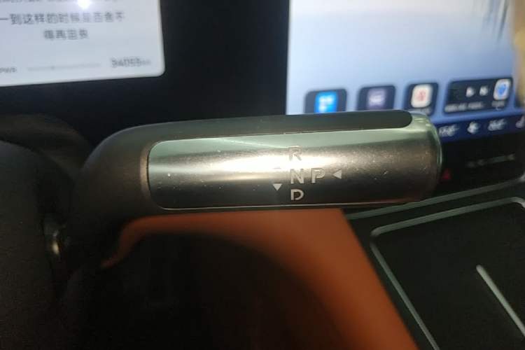 Used Hima AITO M8 2025 Extended-Range Ultra Version 53.4 kWh 6-Seater Edition Gear Lever