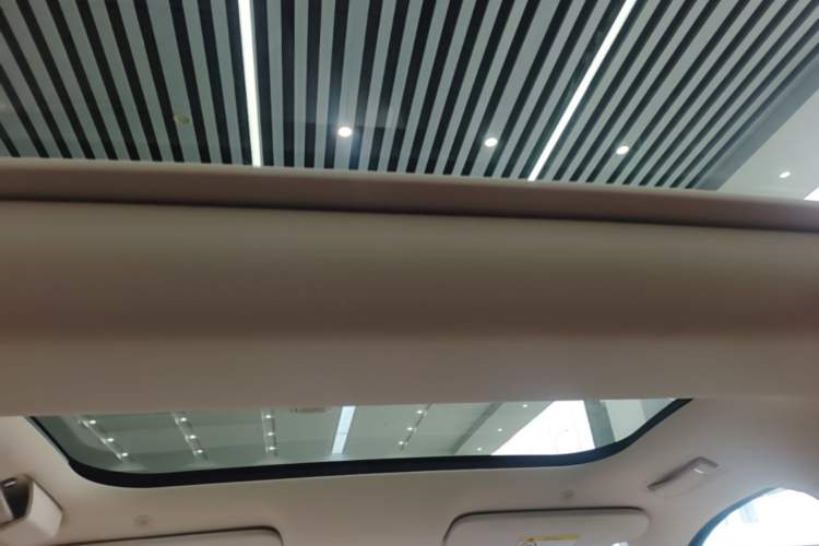 Used Hima AITO M8 2025 Extended-Range Max+ Version 53.4 kWh 6-Seater Edition Headliner
