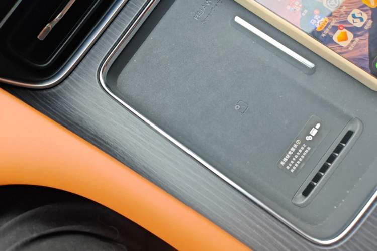 Used Hima AITO M8 2025 Extended-Range Ultra Version 53.4 kWh 6-Seater Edition Interior 1