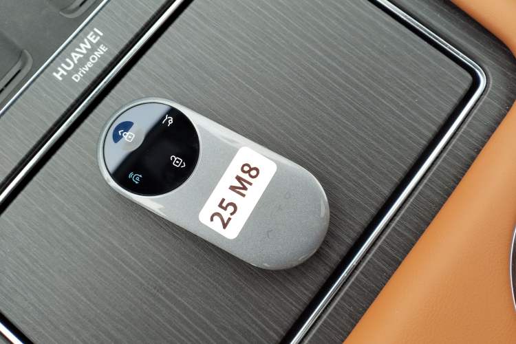 Used Hima AITO M8 2025 Extended-Range Ultra Version 53.4 kWh 6-Seater Edition Interior 1