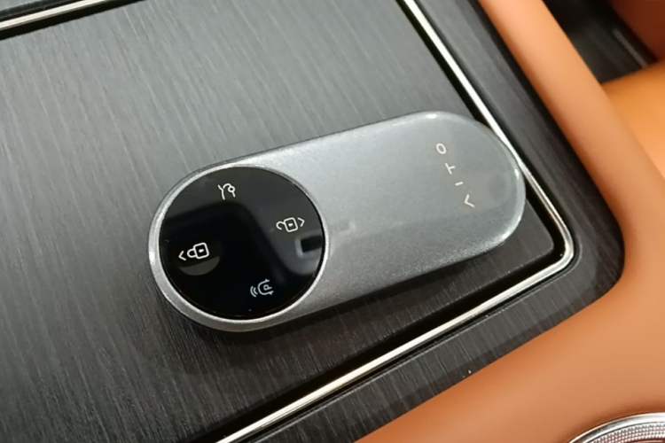 Used Hima AITO M8 2025 Extended-Range Max+ Version 53.4 kWh 5-Seater Edition Interior 1