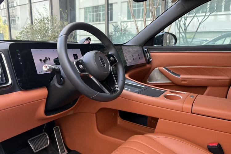 Used Hima AITO M8 2025 Extended-Range Ultra Version 53.4 kWh 6-Seater Edition Interior 2