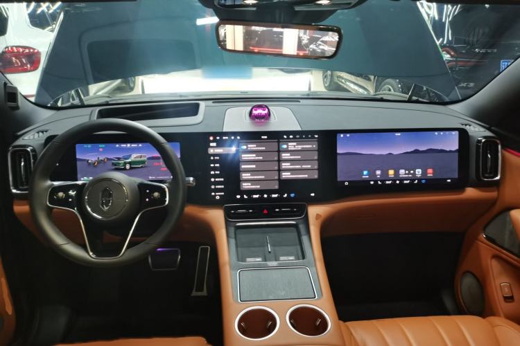 Used Hima AITO M8  Interior 2