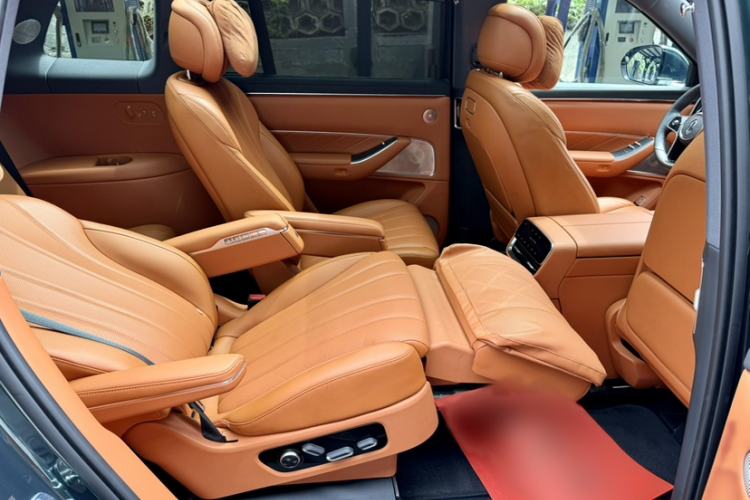 Used Hima AITO M8 2025 Extended-Range Ultra Version 53.4 kWh 6-Seater Edition Interior 2