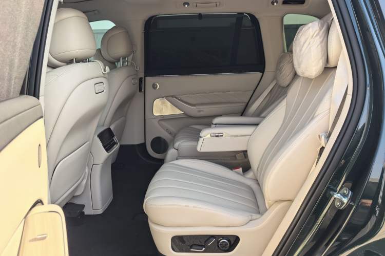Used Hima AITO M8 2025 Extended-Range Max+ Version 53.4 kWh 6-Seater Edition Interior 2