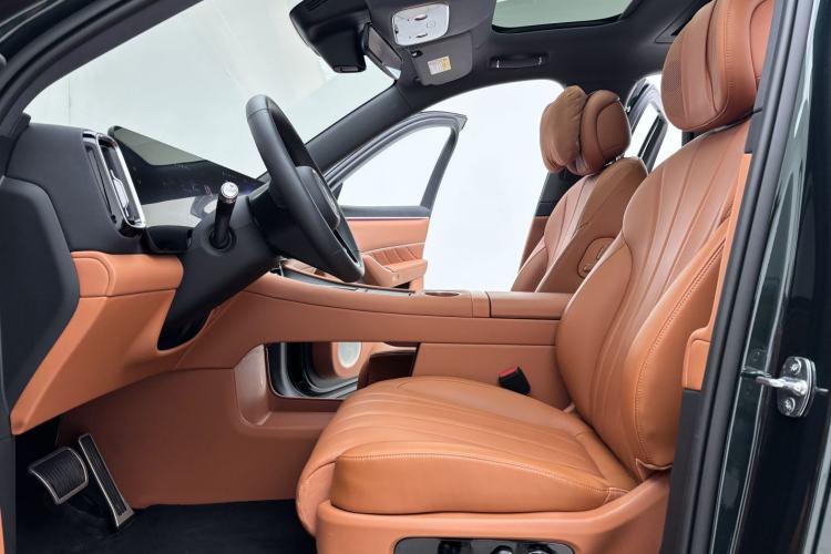 Used Hima AITO M8 2025 Extended-Range Ultra Version 53.4 kWh 6-Seater Edition Interior 2