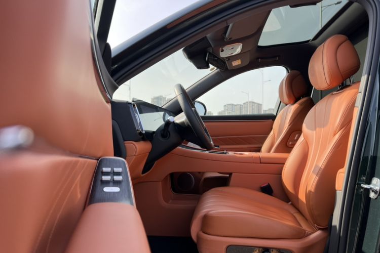 Used Hima AITO M8 2025 Extended-Range Ultra Version 53.4 kWh 6-Seater Edition Interior 2