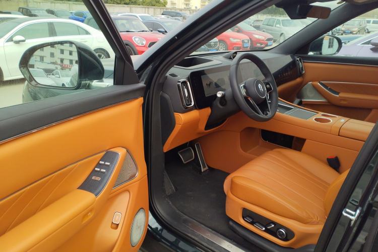 Used Hima AITO M8 2025 Extended-Range Ultra Version 53.4 kWh 6-Seater Edition Interior 3