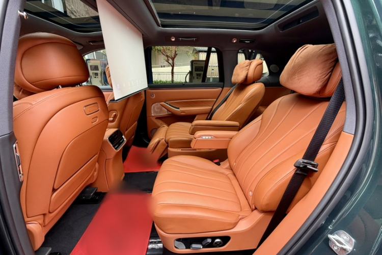 Used Hima AITO M8 2025 Extended-Range Ultra Version 53.4 kWh 6-Seater Edition Interior 3