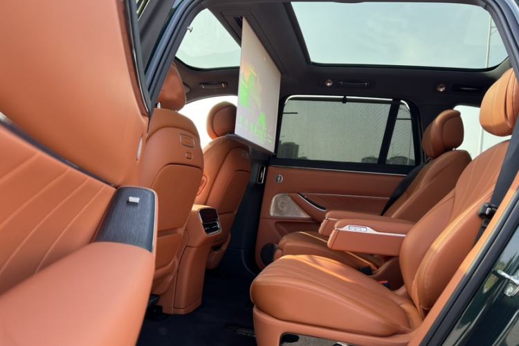 Used Hima AITO M8 2025 Extended-Range Ultra Version 53.4 kWh 6-Seater Edition Interior 3
