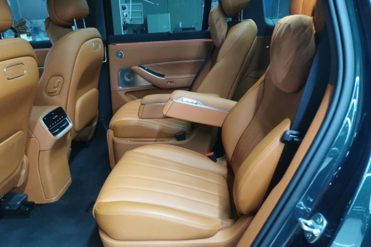 Used Hima AITO M8 2025 Extended-Range Max+ Version 53.4 kWh 6-Seater Edition Interior 4
