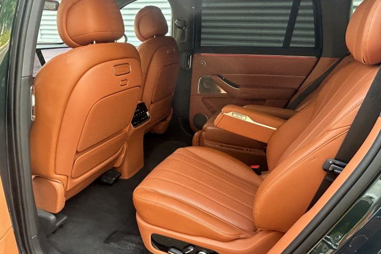 Used Hima AITO M8 2025 Extended-Range Ultra Version 53.4 kWh 6-Seater Edition Interior 4