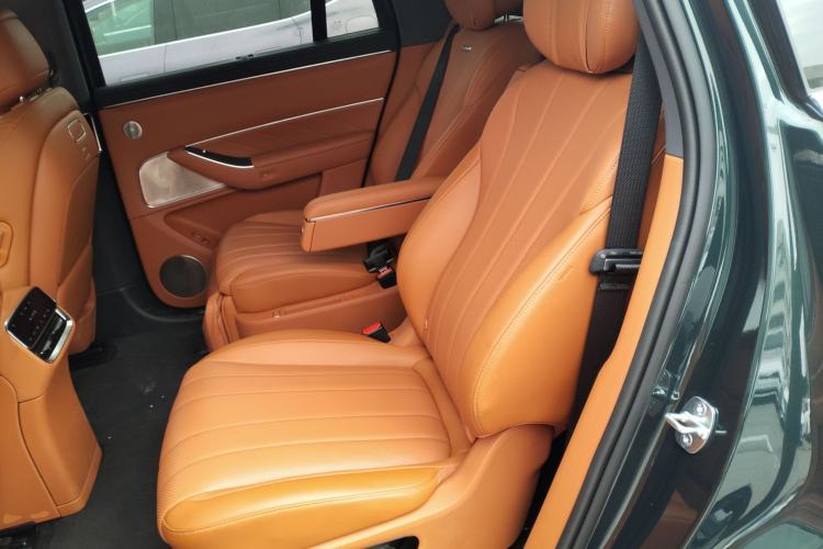Used Hima AITO M8 2025 Extended-Range Ultra Version 53.4 kWh 6-Seater Edition Interior 4
