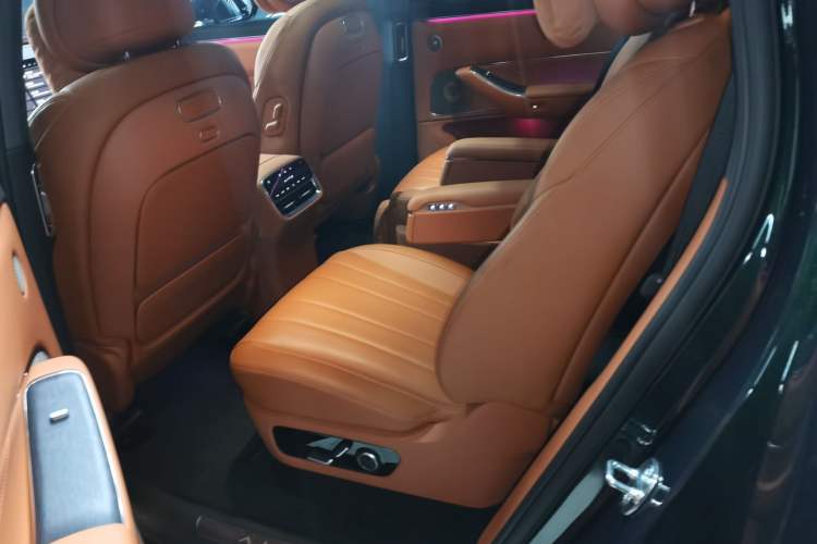 Used Hima AITO M8  Interior 4