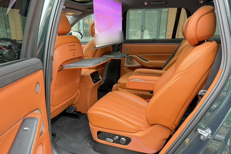 Used Hima AITO M8 2025 Extended-Range Ultra Version 53.4 kWh 6-Seater Edition Interior 5