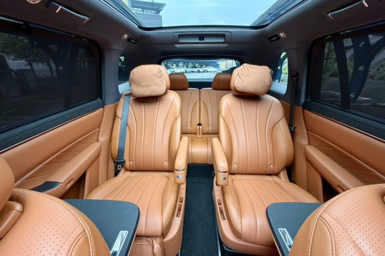 Used Hima AITO M8 2025 Extended-Range Ultra Version 53.4 kWh 6-Seater Edition Interior 5