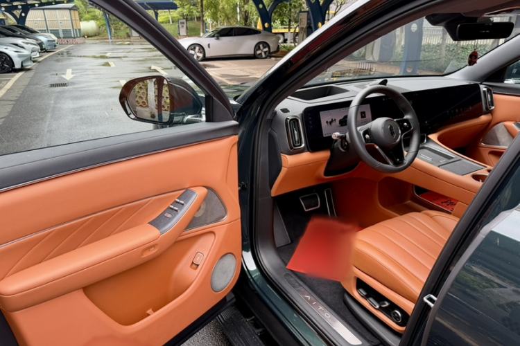 Used Hima AITO M8 2025 Extended-Range Ultra Version 53.4 kWh 6-Seater Edition Interior 6