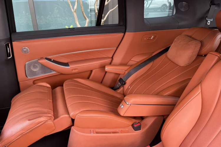 Used Hima AITO M8 2025 Extended-Range Ultra Version 53.4 kWh 6-Seater Edition Interior 7