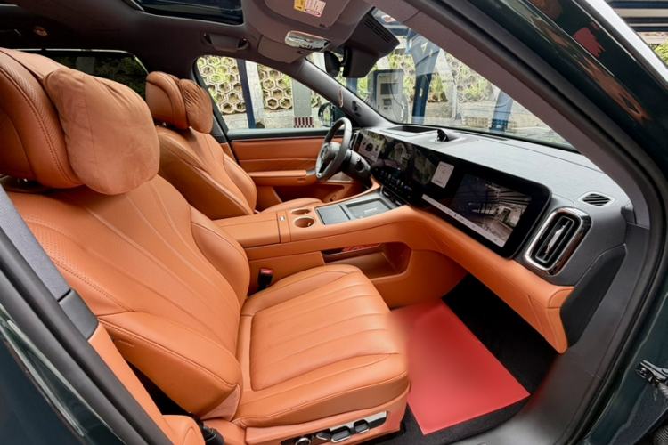 Used Hima AITO M8 2025 Extended-Range Ultra Version 53.4 kWh 6-Seater Edition Interior 7