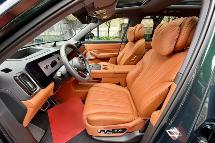 Used Hima AITO M8 2025 Extended-Range Ultra Version 53.4 kWh 6-Seater Edition Interior 8