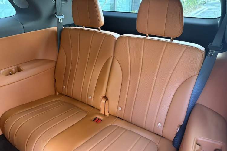 Used Hima AITO M8 2025 Extended-Range Ultra Version 53.4 kWh 6-Seater Edition Interior 9
