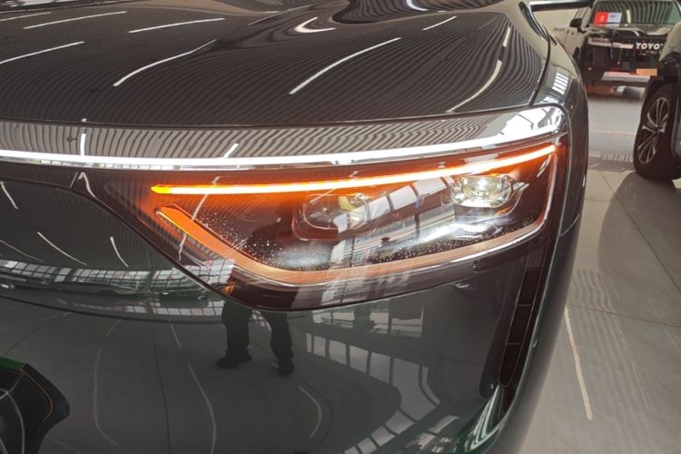 Used Hima AITO M8 2025 Extended-Range Ultra Version 53.4 kWh 6-Seater Edition Left Front Headlight