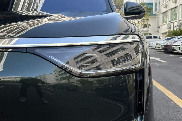 Used Hima AITO M8 2025 Extended-Range Ultra Version 53.4 kWh 6-Seater Edition Left Front Headlight