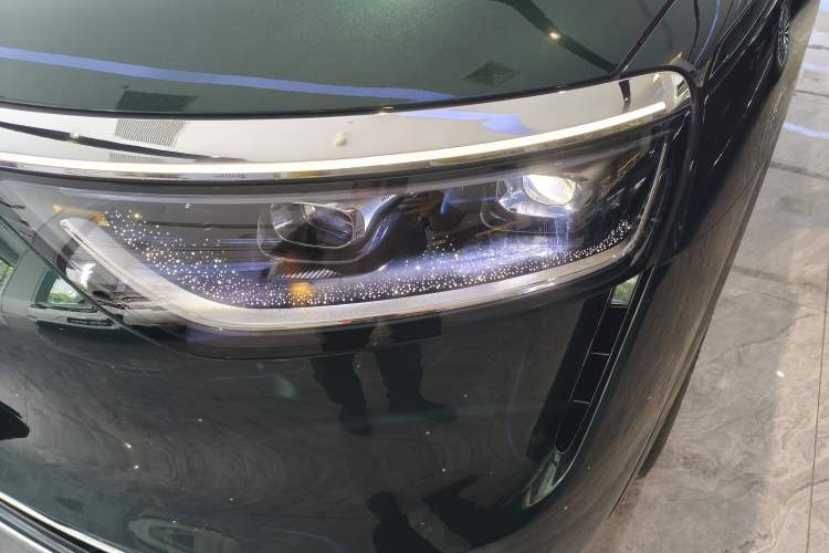 Used Hima AITO M8 2025 Extended-Range Ultra Version 53.4 kWh 6-Seater Edition Left Front Headlight