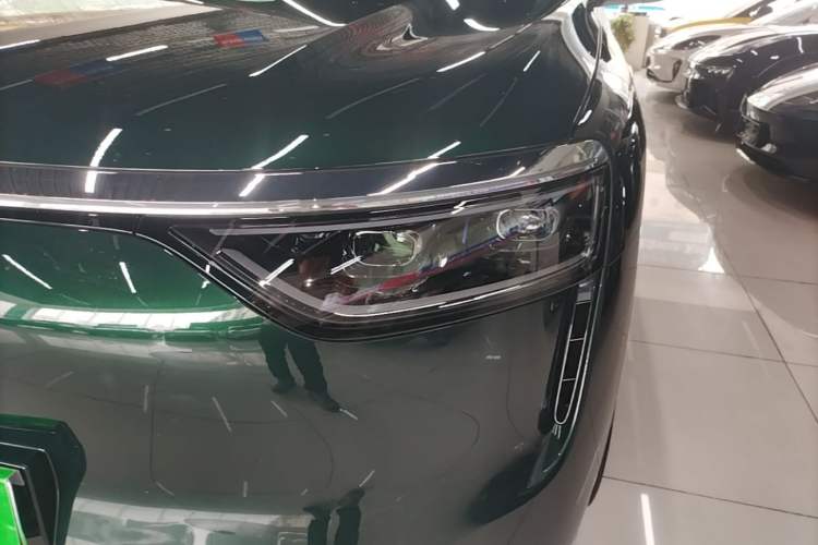 Used Hima AITO M8 2025 Extended-Range Ultra Version 53.4 kWh 6-Seater Edition Left Front Headlight