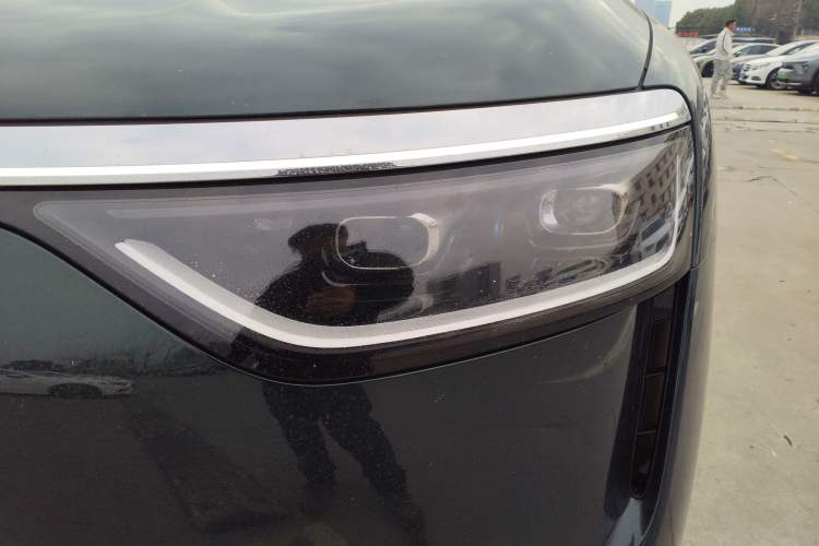 Used Hima AITO M8 2025 Extended-Range Ultra Version 53.4 kWh 6-Seater Edition Left Front Headlight