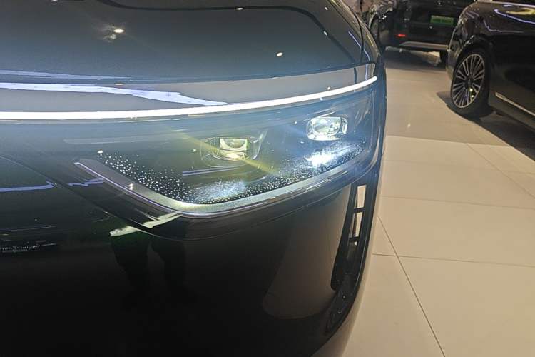 Used Hima AITO M8 2025 Extended-Range Ultra Version 53.4 kWh 6-Seater Edition Left Front Headlight