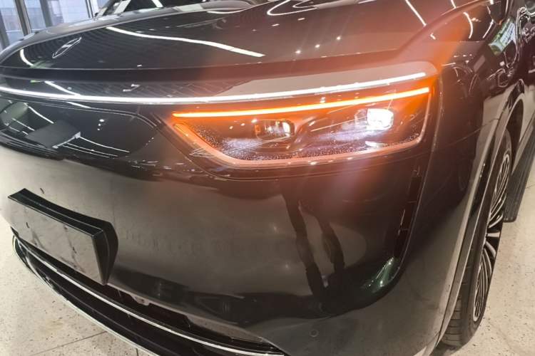 Used Hima AITO M8 2025 Extended-Range Ultra Version 53.4 kWh 6-Seater Edition Left Front Headlight