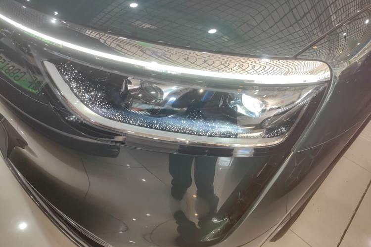 Used Hima AITO M8 2025 Extended-Range Ultra Version 53.4 kWh 6-Seater Edition Left Front Headlight