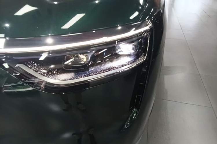 Used Hima AITO M8 2025 Extended-Range Ultra Version 53.4 kWh 6-Seater Edition Left Front Headlight
