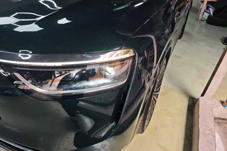 Used Hima AITO M8 2025 Extended-Range Ultra Version 53.4 kWh 6-Seater Edition Left Front Headlight