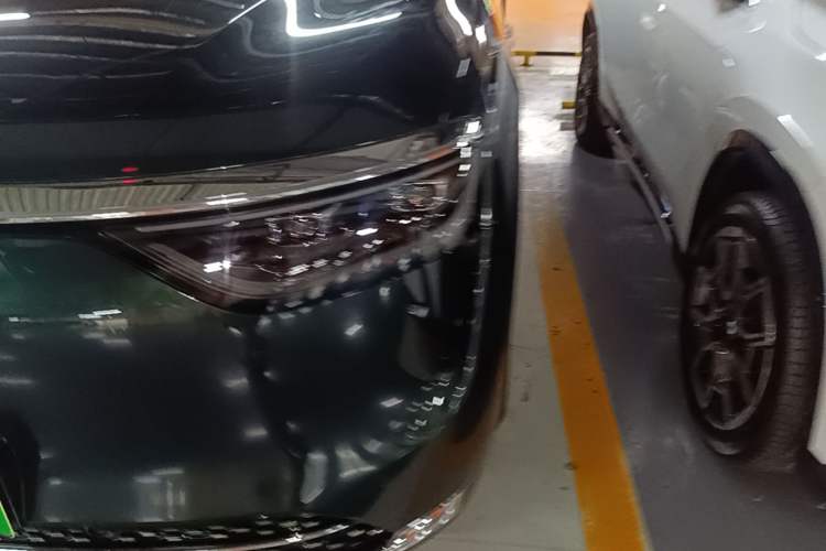 Used Hima AITO M8 2025 Extended-Range Max Version 37 kWh 5-Seater Left Front Headlight