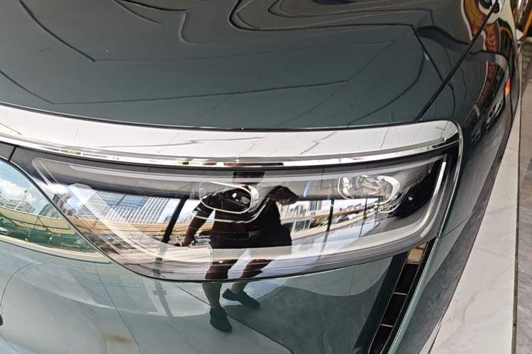 Used Hima AITO M8 2025 Extended-Range Ultra Version 53.4 kWh 6-Seater Edition Left Front Headlight