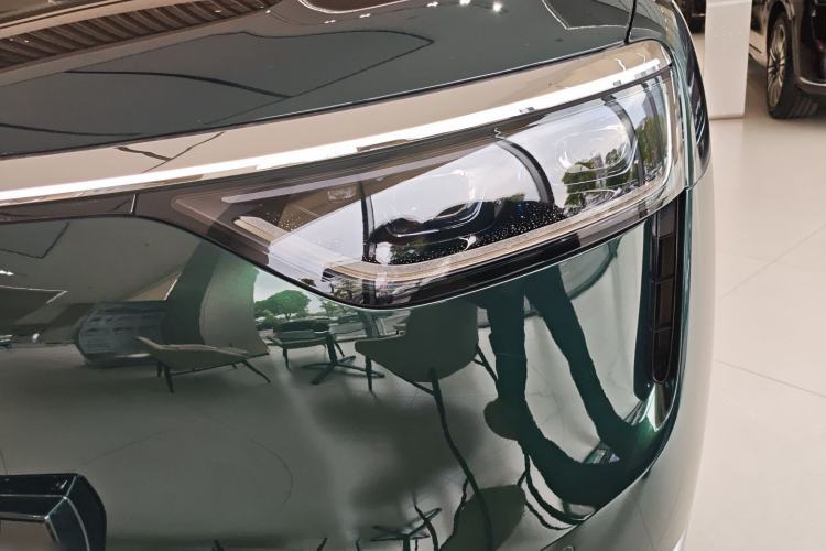 Used Hima AITO M8 2025 Extended-Range Ultra Version 53.4 kWh 6-Seater Edition Left Front Headlight