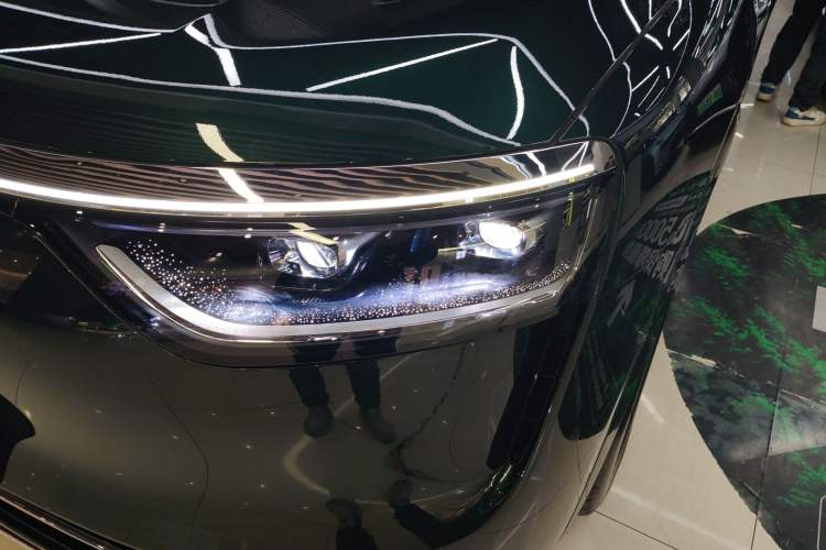Used Hima AITO M8 2025 Extended-Range Max+ Version 53.4 kWh 5-Seater Edition Left Front Headlight
