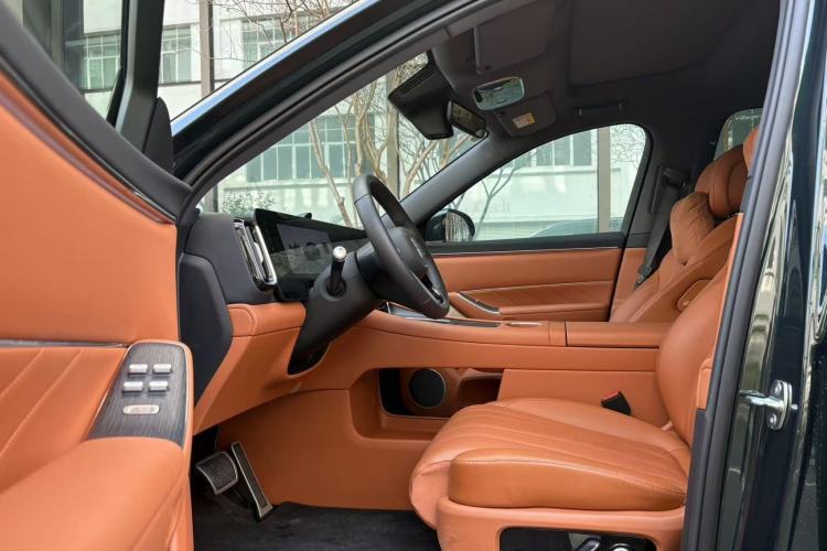 Used Hima AITO M8 2025 Extended-Range Ultra Version 53.4 kWh 6-Seater Edition Left Front Seat