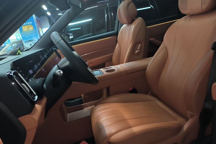 Used Hima AITO M8 2025 Extended-Range Ultra Version 53.4 kWh 6-Seater Edition Left Front Seat