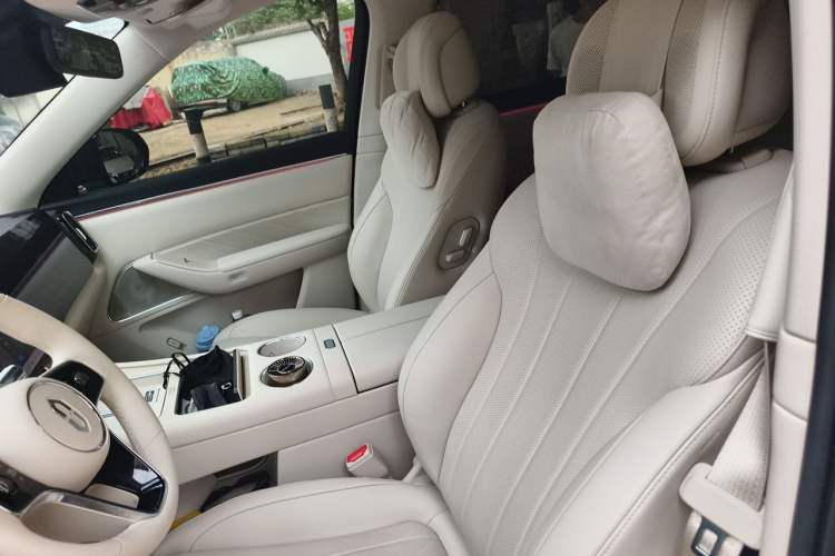 Used Hima AITO M8 2025 Extended-Range Max+ Version 53.4 kWh 5-Seater Edition Left Front Seat