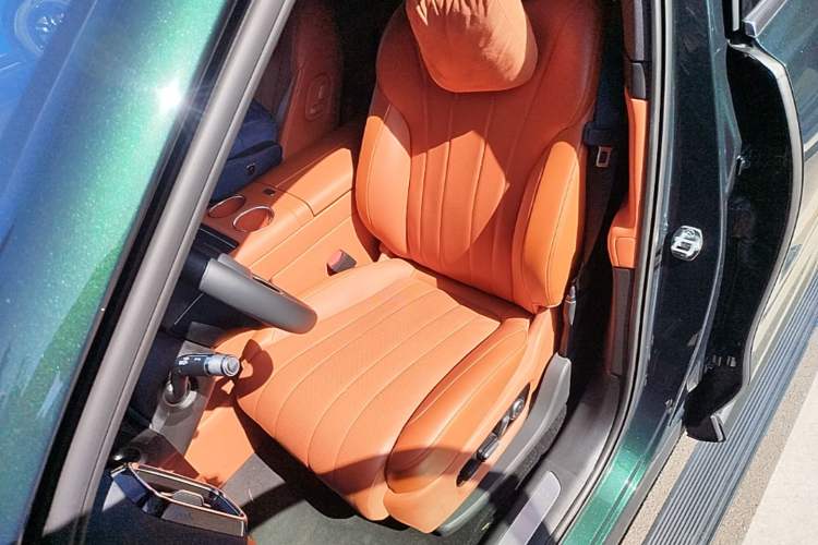 Used Hima AITO M8 2025 Extended-Range Ultra Version 53.4 kWh 6-Seater Edition Left Front Seat