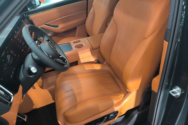 Used Hima AITO M8 2025 Extended-Range Ultra Version 53.4 kWh 6-Seater Edition Left Front Seat
