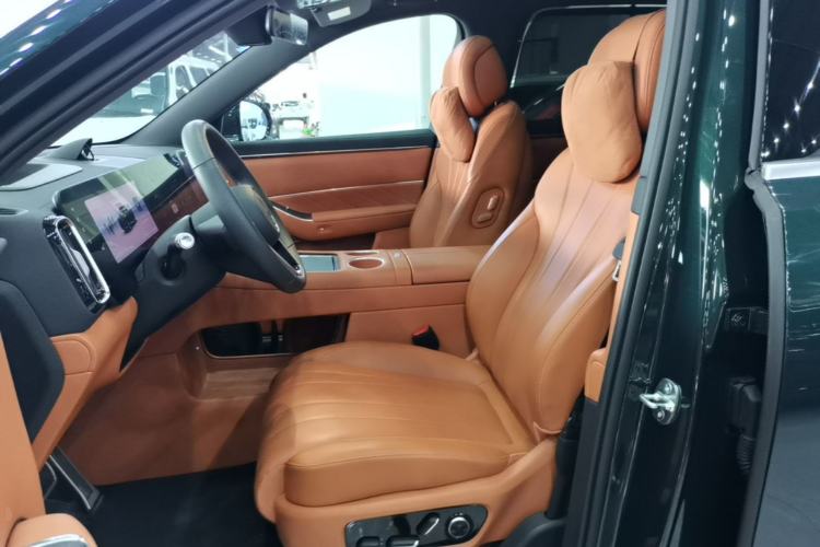 Used Hima AITO M8 2025 Extended-Range Ultra Version 53.4 kWh 6-Seater Edition Left Front Seat