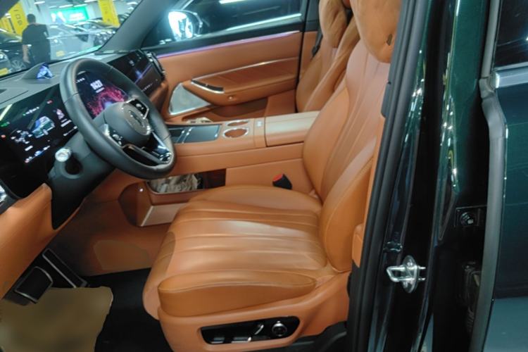 Used Hima AITO M8 2025 Extended-Range Ultra Version 53.4 kWh 6-Seater Edition Left Front Seat