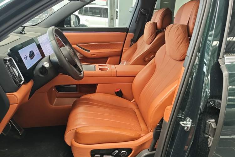 Used Hima AITO M8 2025 Extended-Range Ultra Version 53.4 kWh 6-Seater Edition Left Front Seat