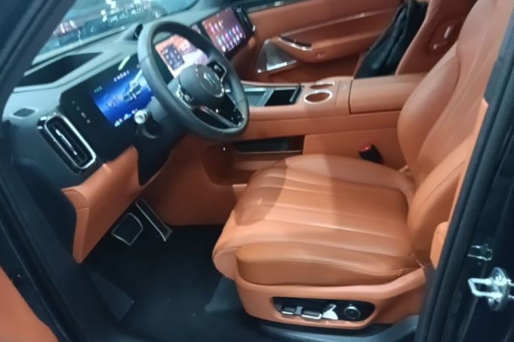 Used Hima AITO M8 2025 Extended-Range Ultra Version 53.4 kWh 6-Seater Edition Left Front Seat