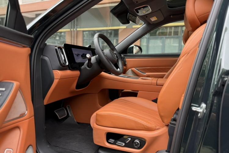 Used Hima AITO M8 2025 Extended-Range Ultra Version 53.4 kWh 6-Seater Edition Left Front Seat